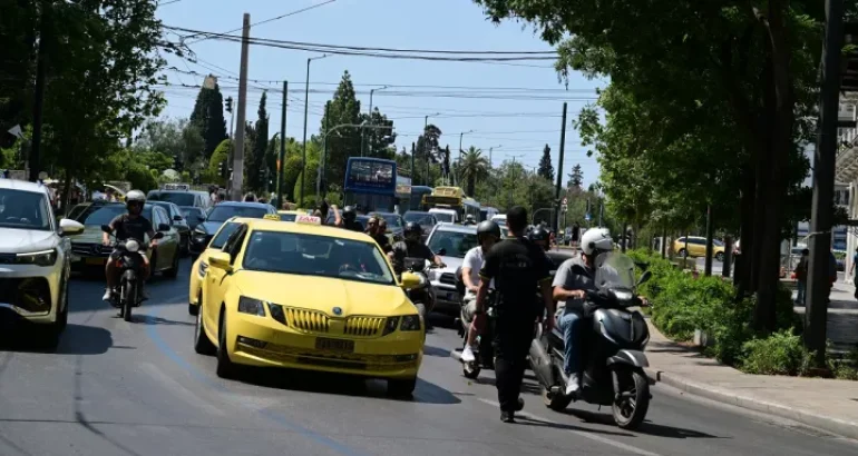 1756898317908_taxi.jpg 1756898317908_taxi.jpg